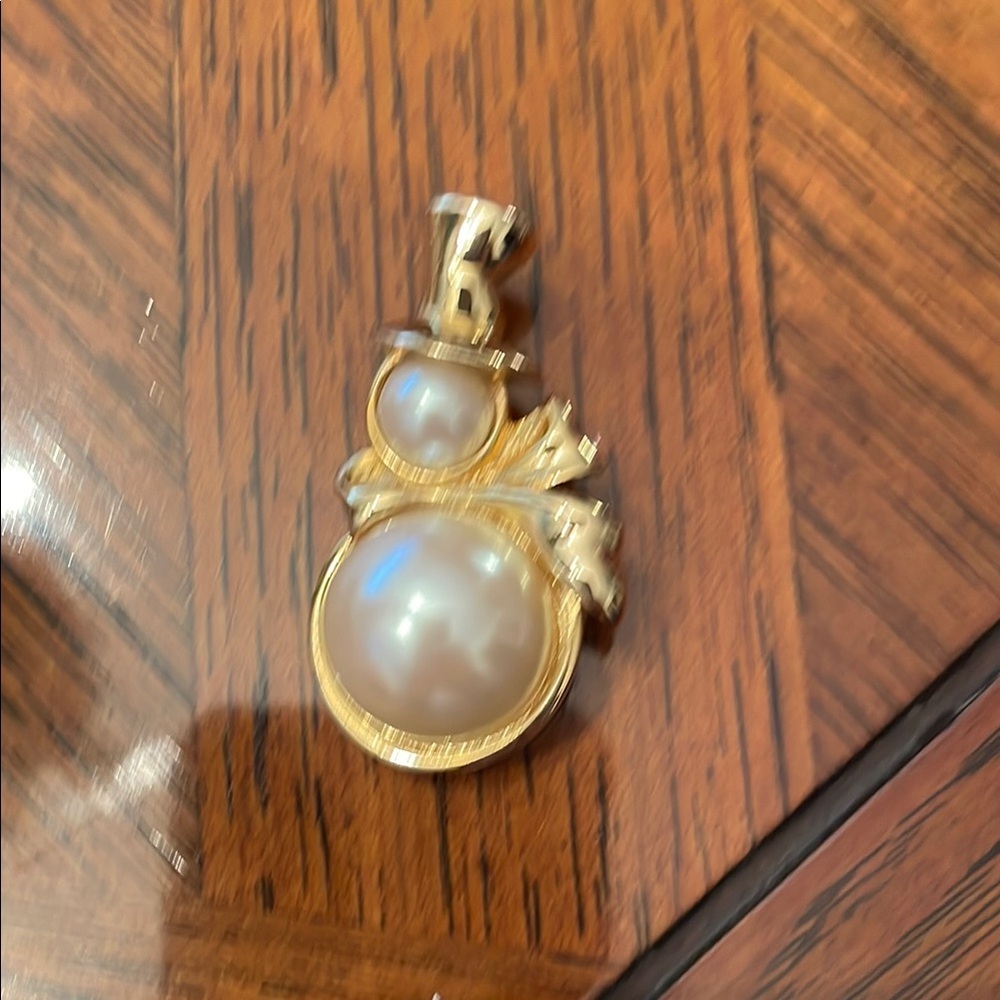 NEW- Vintage Marcella Elegant Gold and Pearl Pin